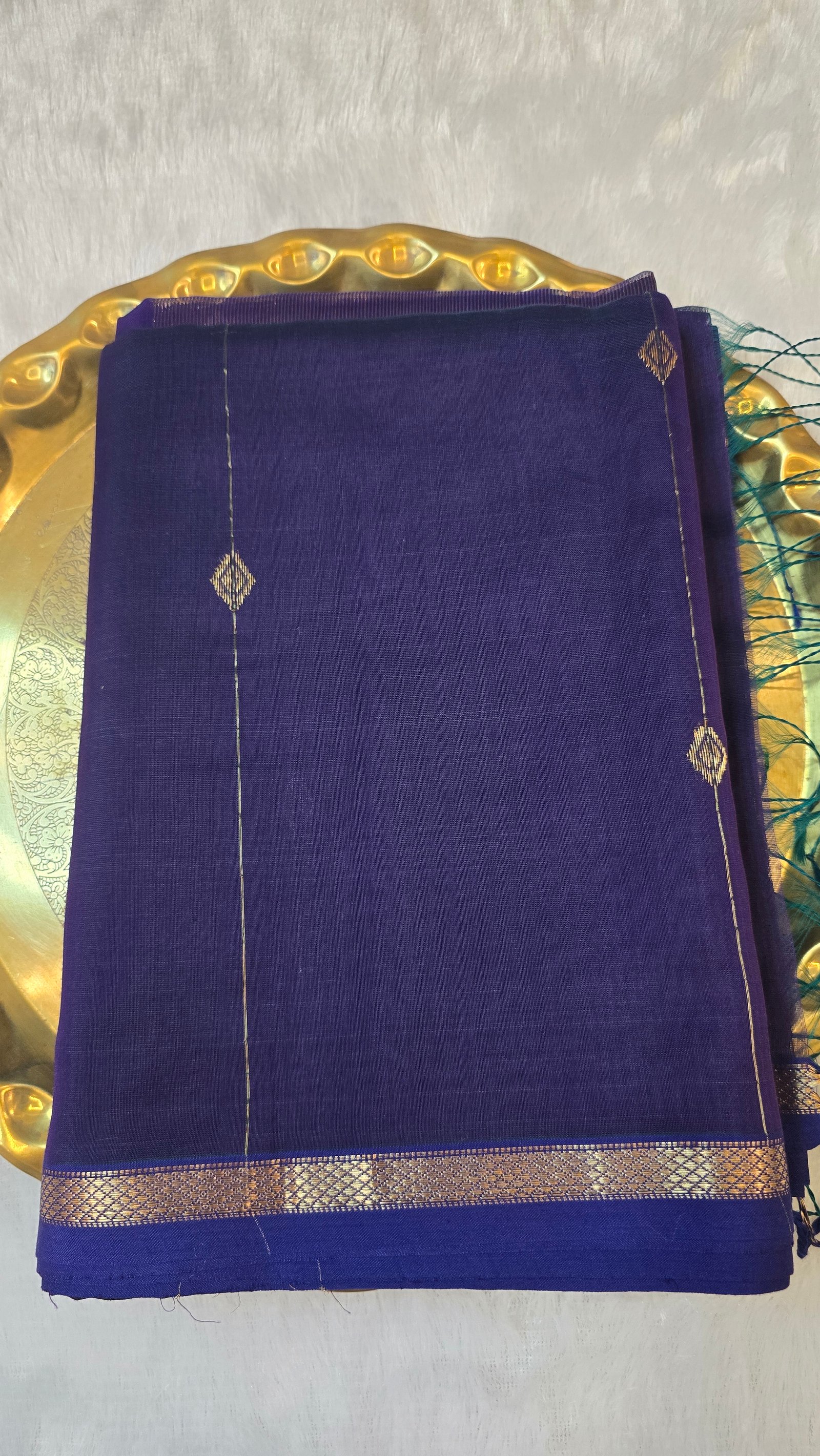 Diamond Butti with Small border