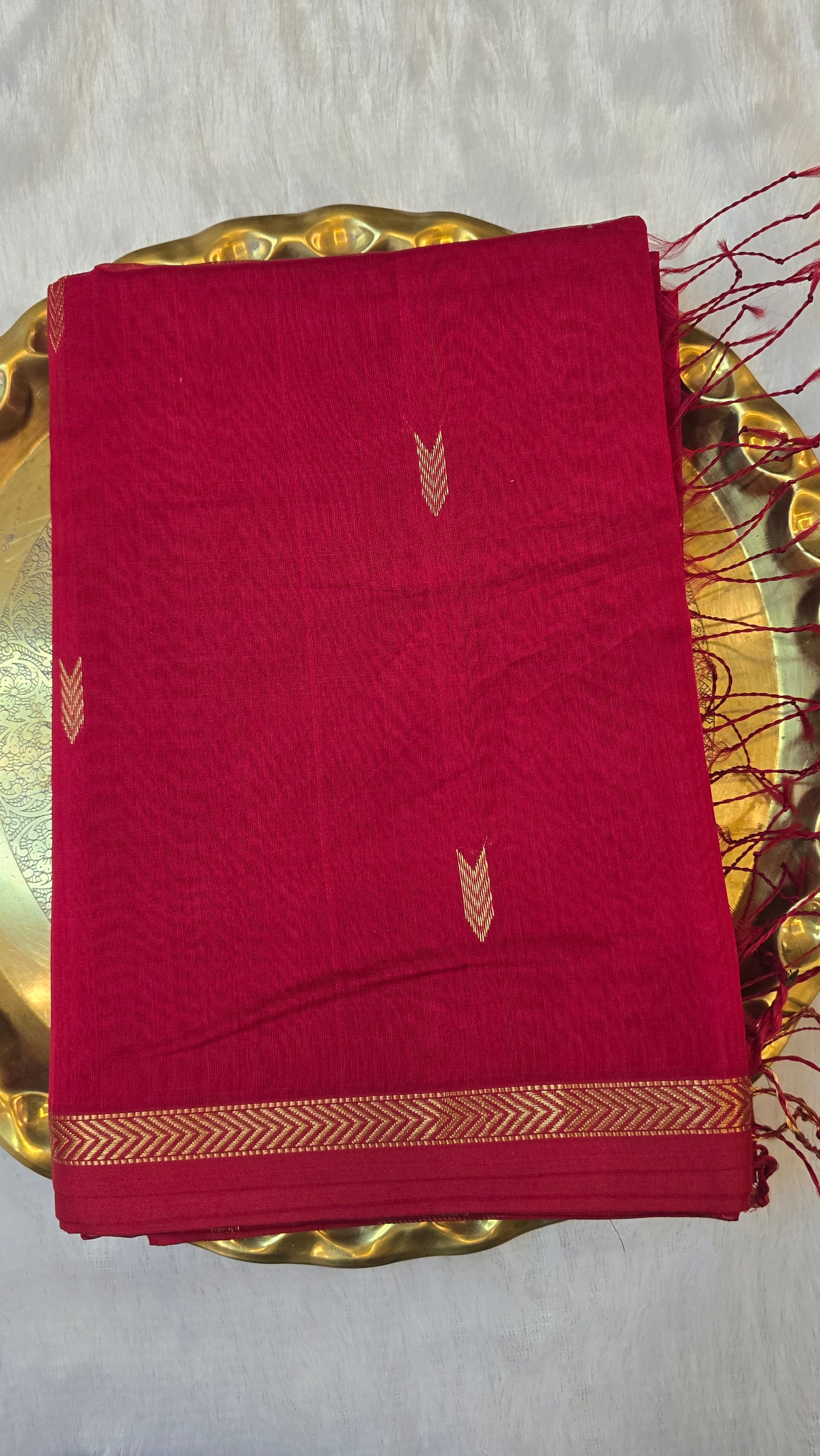 Arrow Butti with Small border
